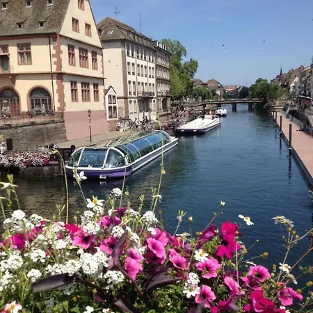 Le Faubourg - 3etoiles, Centre Ville, Calme, Spacieux Apartment Strasbourg
